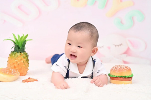 简阳宝宝在妈妈肚子里